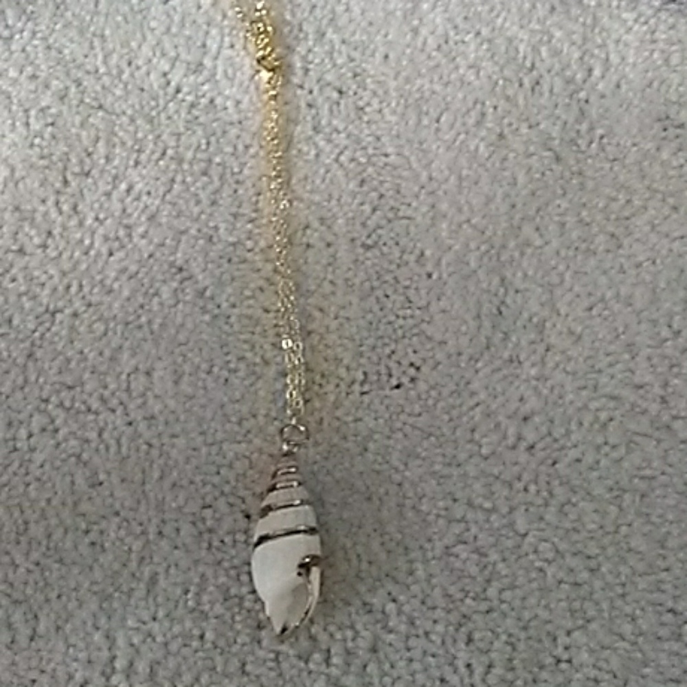 Gorgeous Spiral shell necklace brand new!